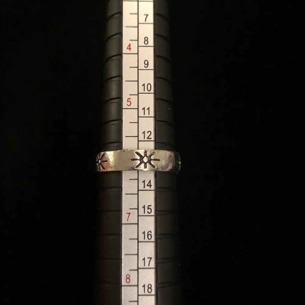 Silver Tone Sun Pattern Ring